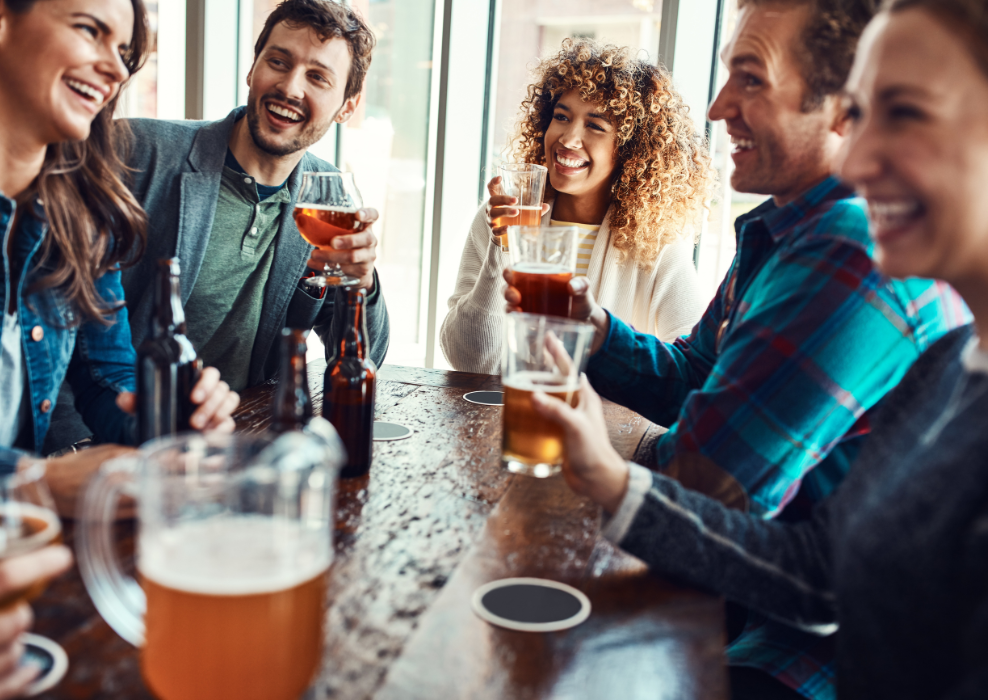 Confraternização de final de ano: 5 bares em São Paulo com cervejas artesanais sem álcool para todo mundo ser feliz na confra